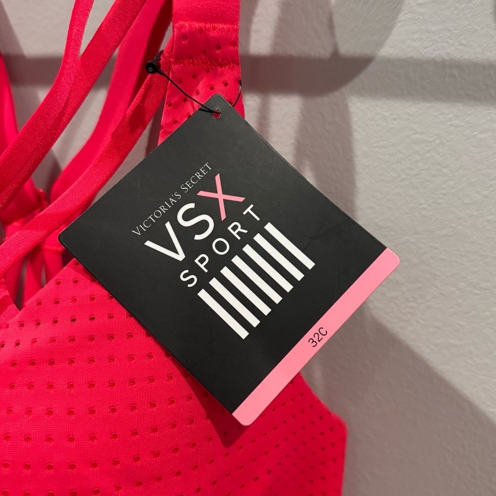 Victoria’s Secret VSX Sports Bra - Picture 3 of 4